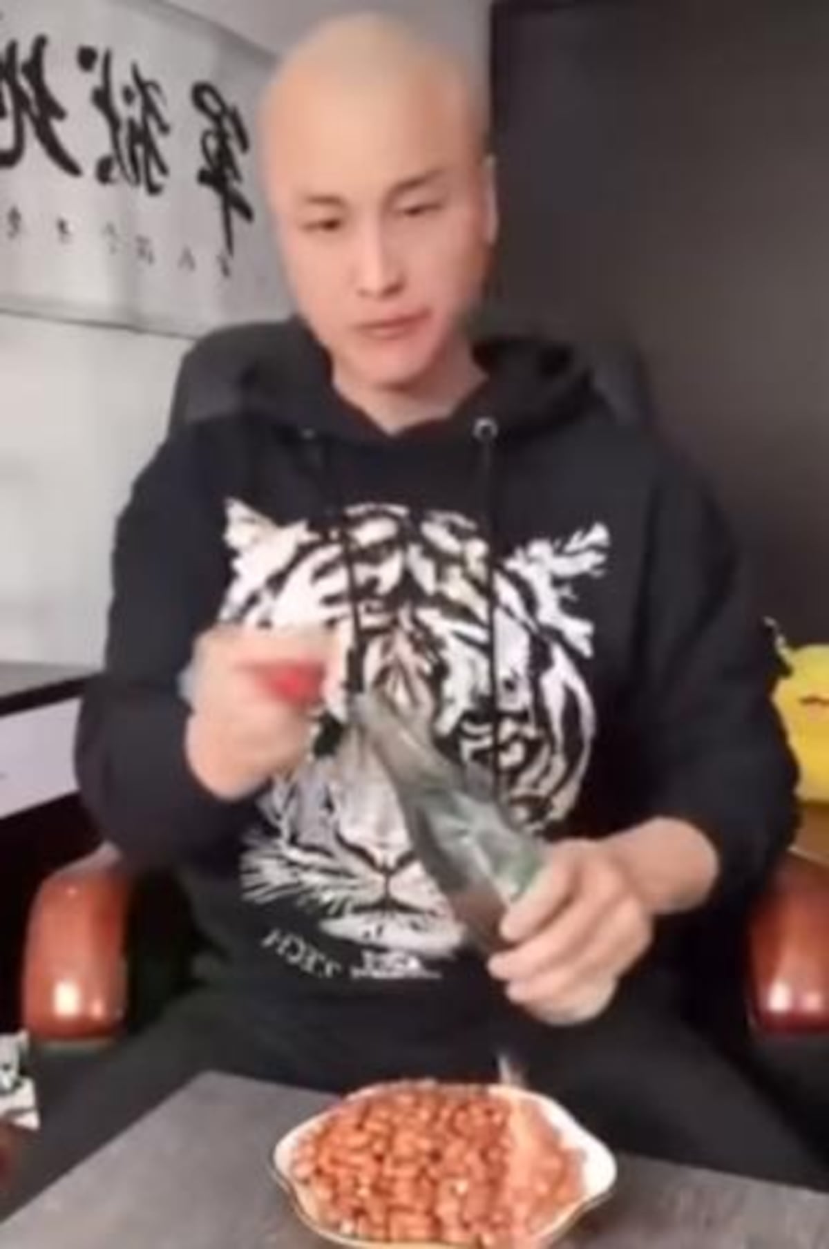 Muere otro influencer chino por ingesta excesiva de alcohol en transmisión en vivo