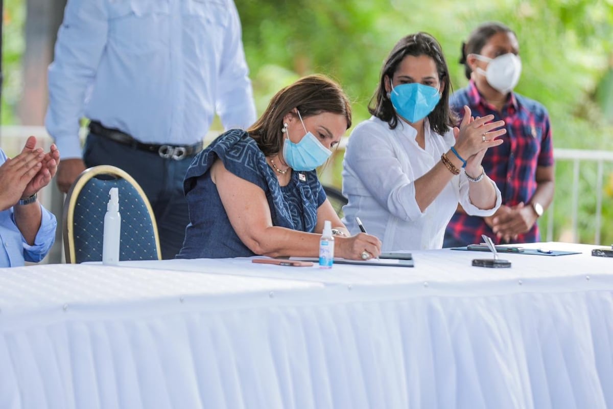 Internet será gratis para los estudiantes, confirma la ministra de Educación. Muchos ya no tenían para pagar la data