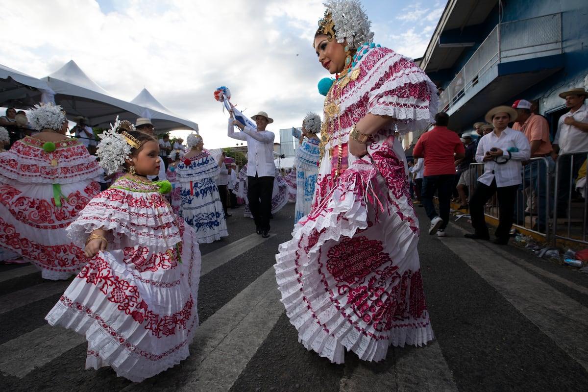 Le sale competencia al Desfile de las Mil Polleras