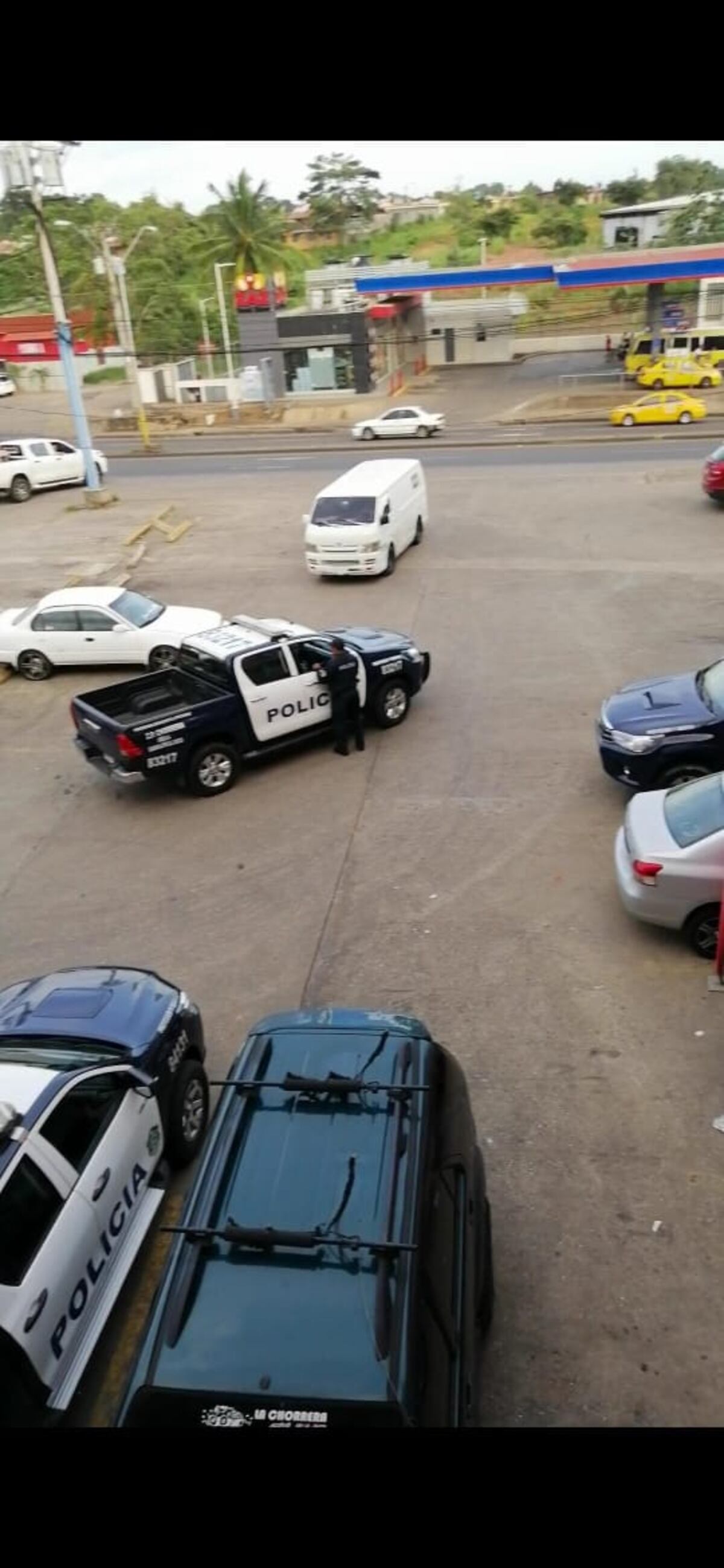 Encapuchados asaltan a telefónica en plaza comercial