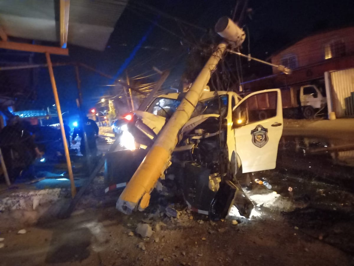 Cinco miembros de la Policía Nacional resultan heridos al chocar durante una persecución en Río Abajo