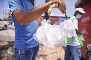 Insólito. Un hombre asesina a una cajera  en un supermercado por solicitarle que usara su mascarilla