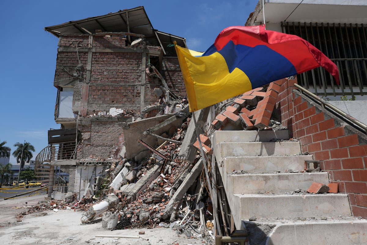 Sube a 329 la cifra de muertos por el terremoto de magnitud 7,4 en Colombia