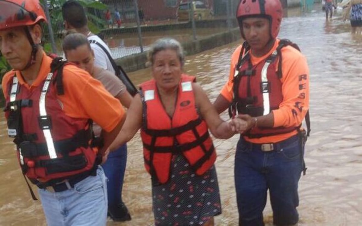 Sinaproc brinda asistencia a 25 casas afectadas por las fuertes lluvias
