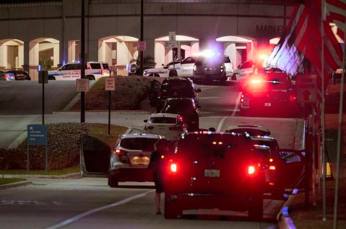 Veterano de guerra con las piernas amputadas hiere a médico que lo enfrentó