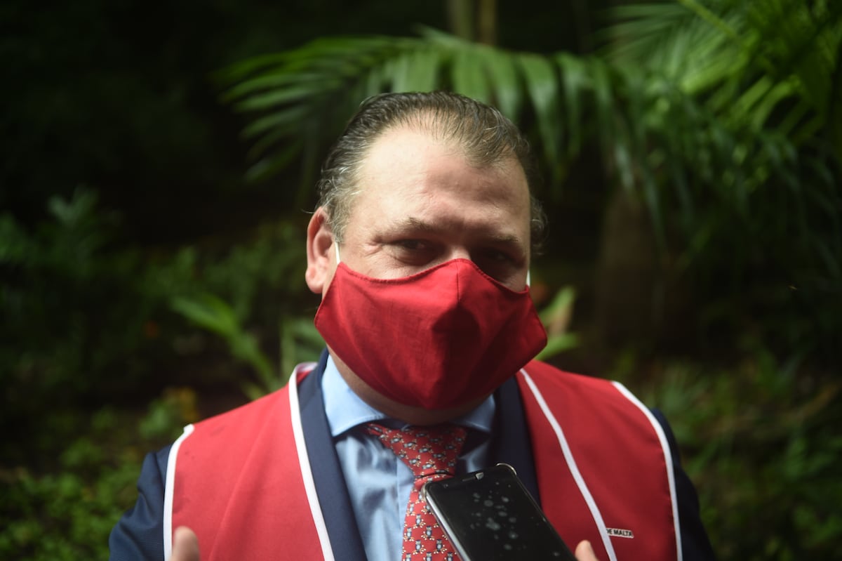 Entregan ayuda. Orden de Malta en Panamá dona contendedor con insumos médicos al ION