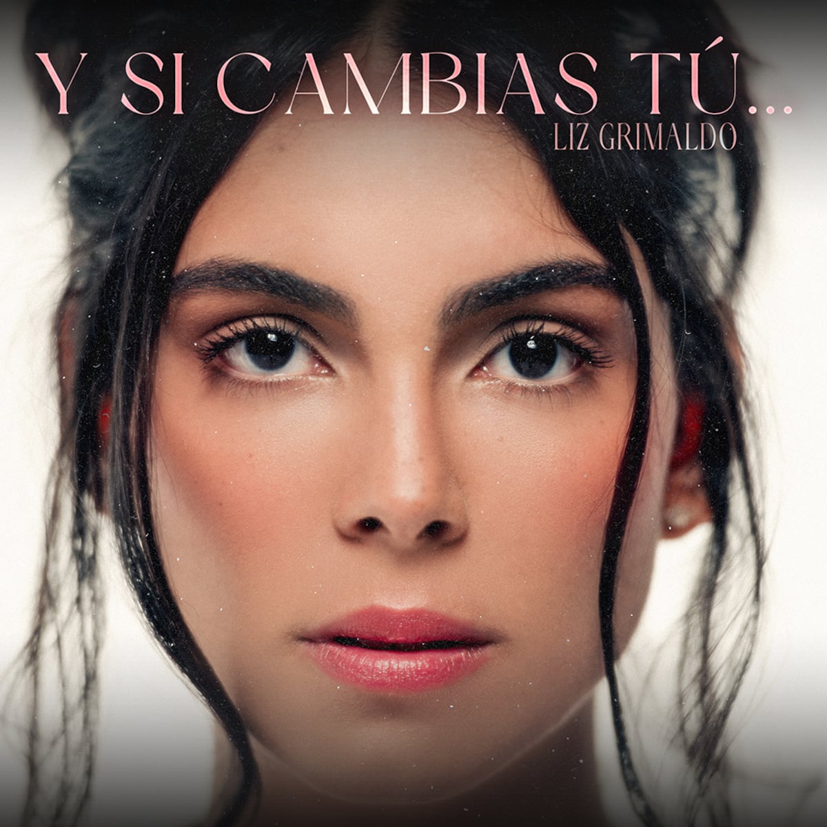 Liz Grimaldo canta al amor que se queda esperando un cambio