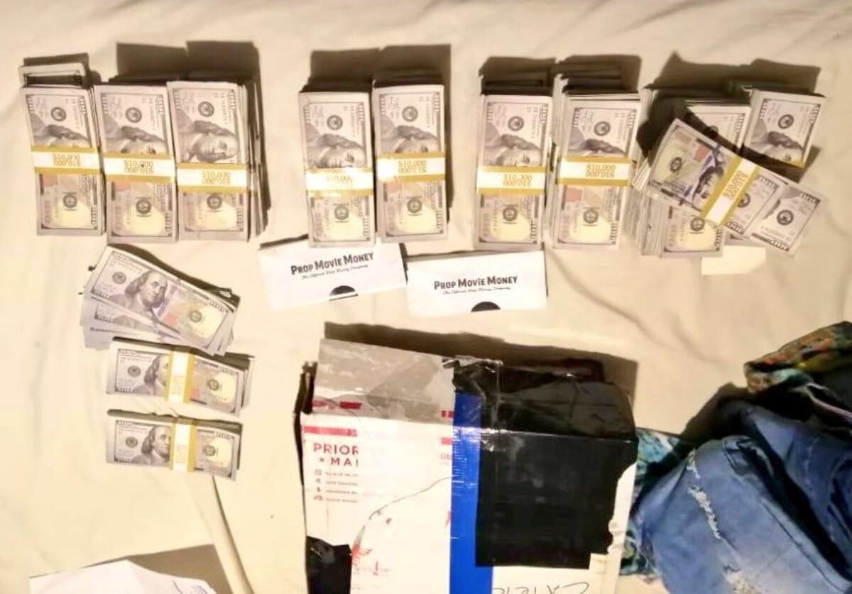 Dinero falso que le allanaron a cantante del patio, le será devuelto este martes. El reguesero explica por qué. Video