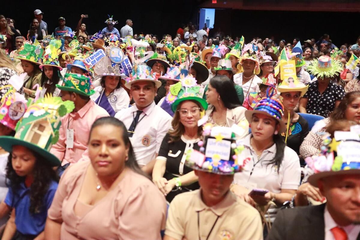 Niños, jóvenes y padres brillan en el Concurso Nacional de Cuentos FESTICREC 2025