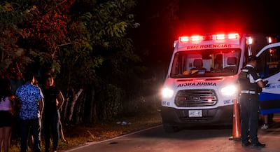 Un frenazo terminó en tragedia: joven murió tras caer de un bus en Colón