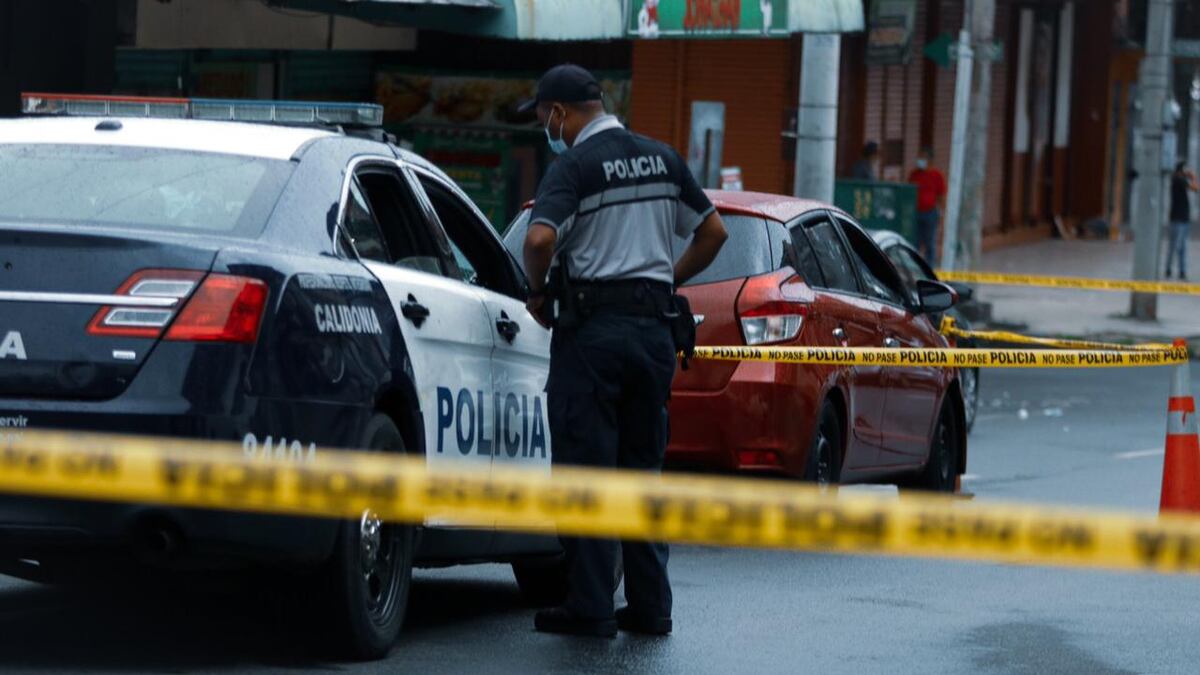 De película. Lo asesinan en Calidonia. Le tomaba la temperatura a un cliente y una bala lo alcanzó | Video