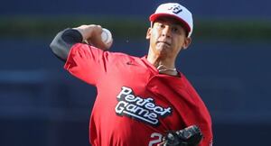 El panameño Daniel Espino debutó este viernes en ligas menores con los Indios