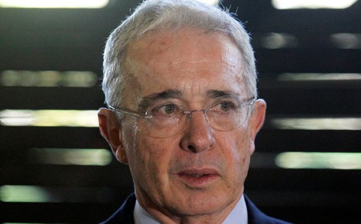 Álvaro Uribe pide que no se considere su carta de renuncia