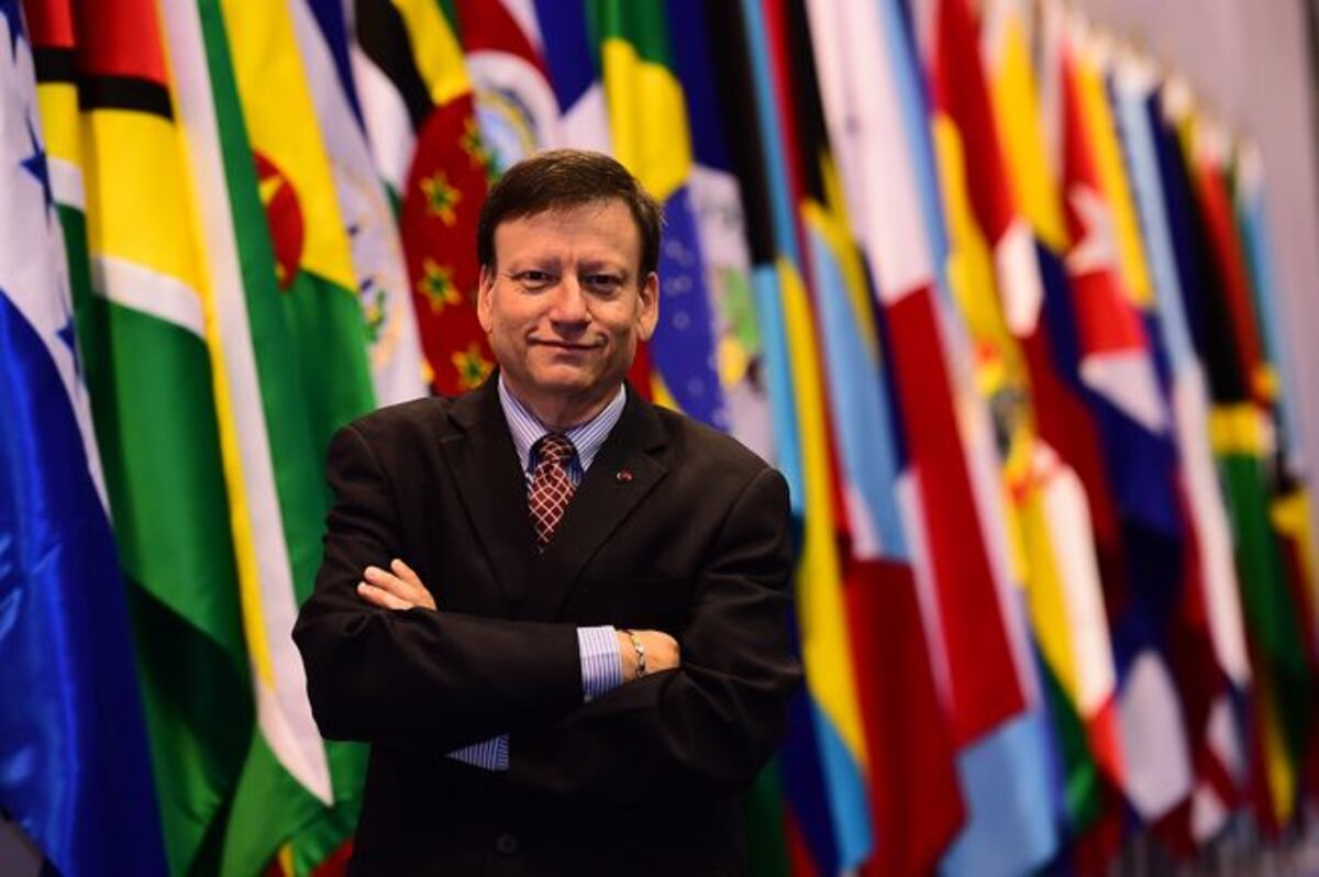 Embajador en Rusia dice que los $100 mil son un seguro para panameños que irán