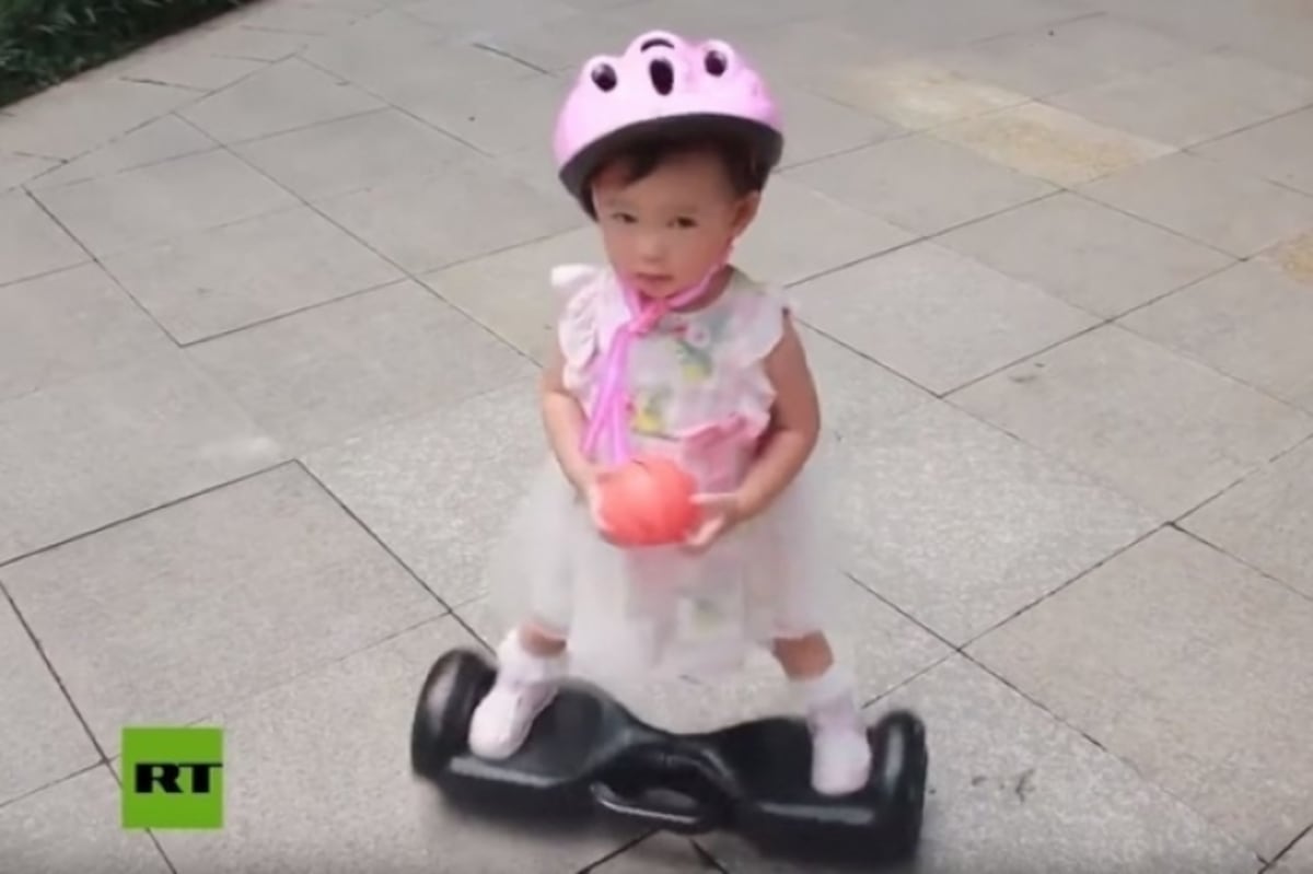 Viral: Niña de menos de 2 años impresiona en las redes por su habilidad con una patineta eléctrica
