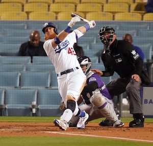 Dodgers honran la memoria de Jackie Robinson sonando jonrones