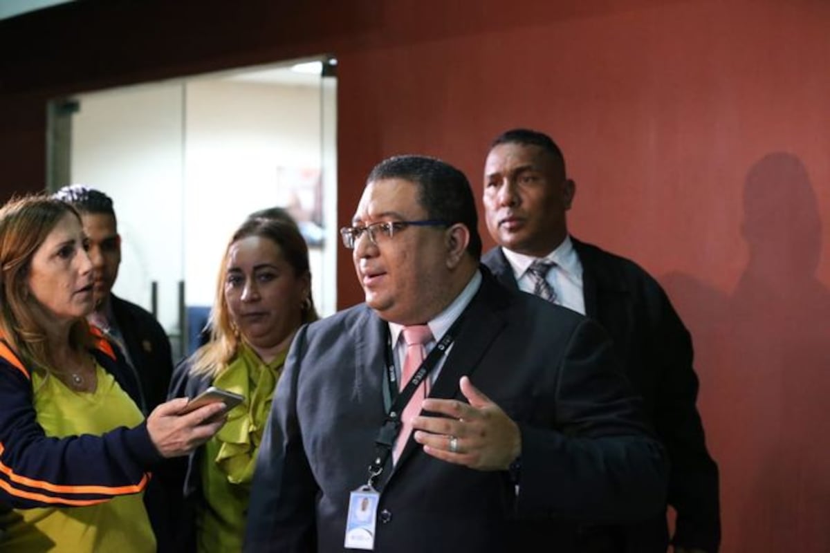 Ventilan evidencia en un CD sobre vida privada de víctimas de 'pinchazos'. Video