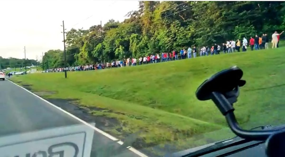 Aumenta el desempleo en Panamá. Miles y miles forman filas en feria de oportunidades