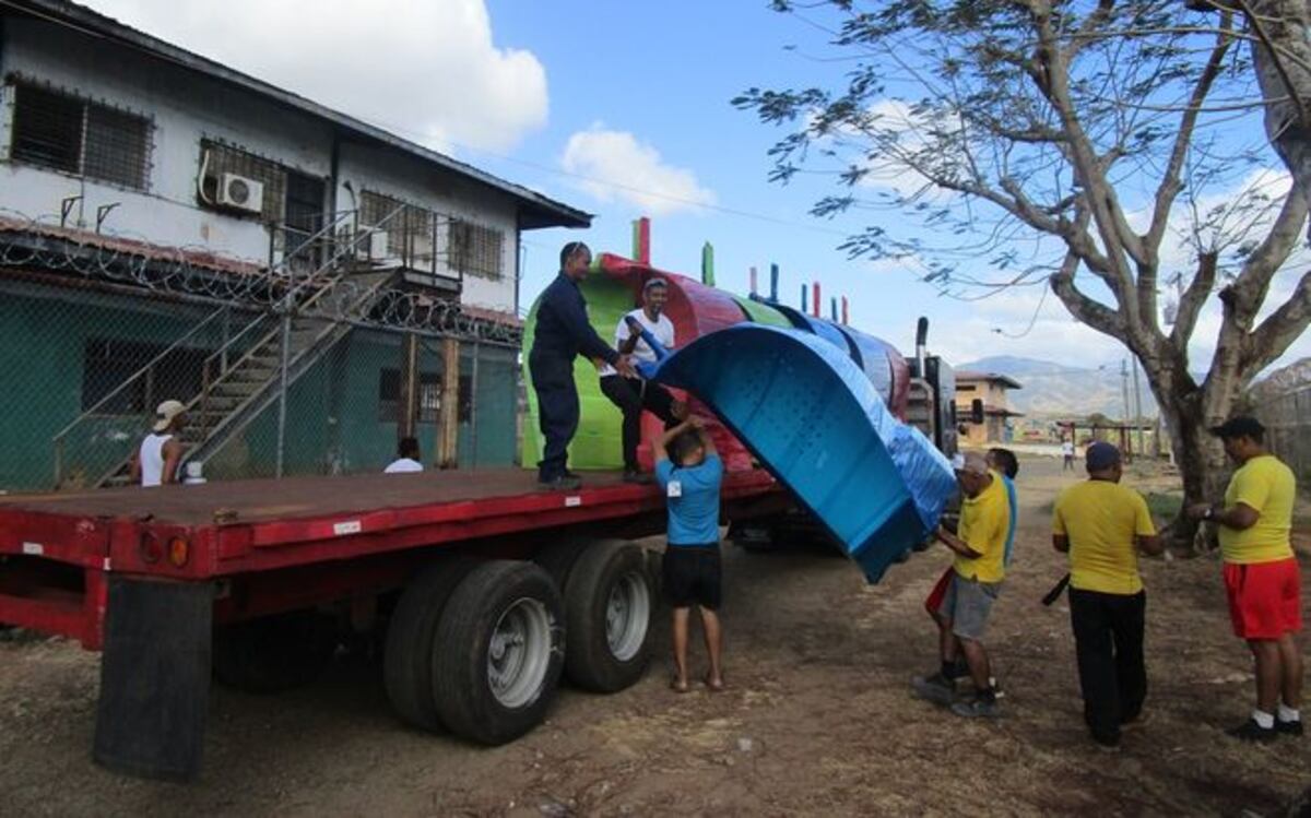 Privados de libertad entregan 250 confesionarios a organización de la JMJ