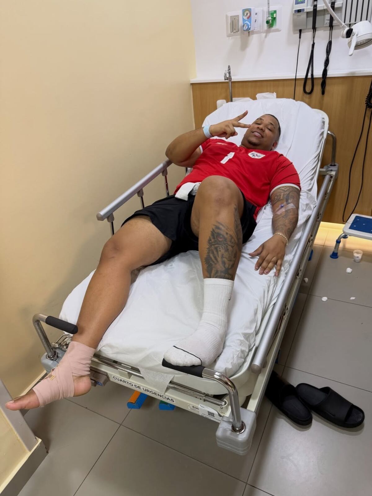 El beso que robó miradas: María y Barceló comparten momento apasionado en el ‘Parking de Yen Vídeo’ tras pelea y termina deshidratado