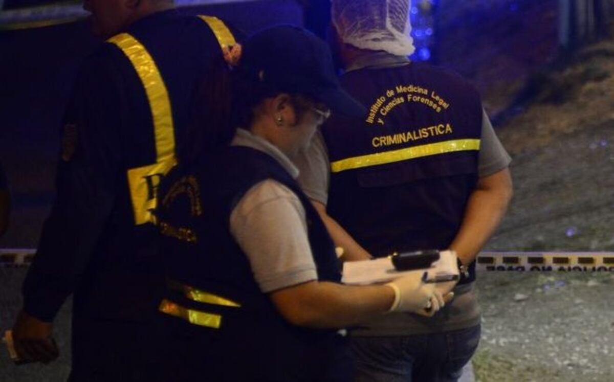 ¡AY, DIOS! Encuentran el cuerpo de una chica con balazo en la frente | VIDEO