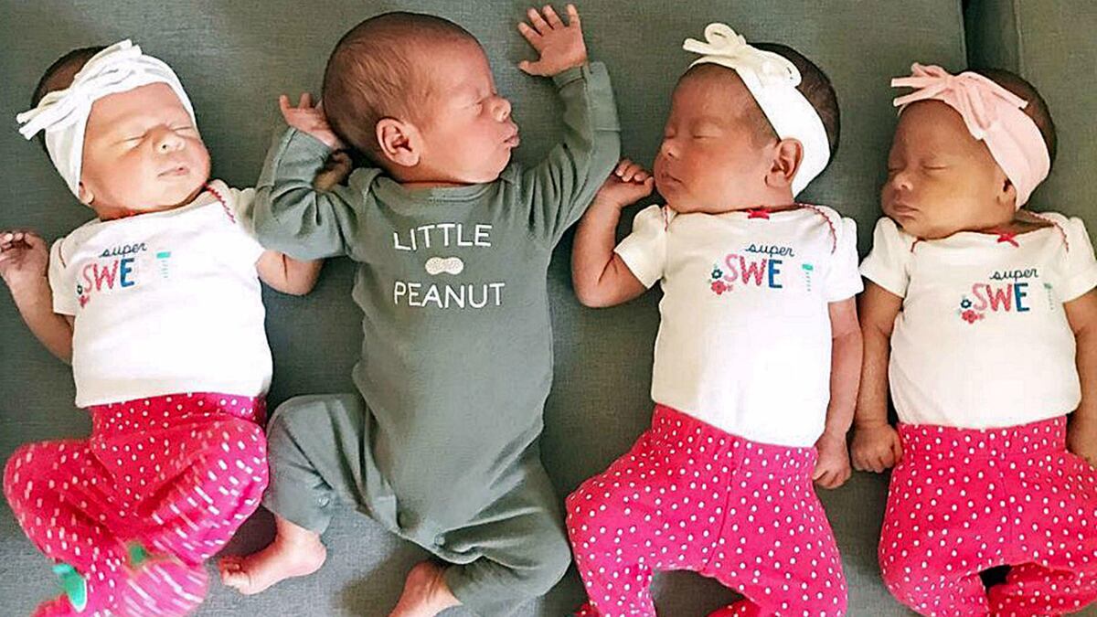 Estos cuatrillizos son un 'milagro' que está llenando el Internet de esperanza