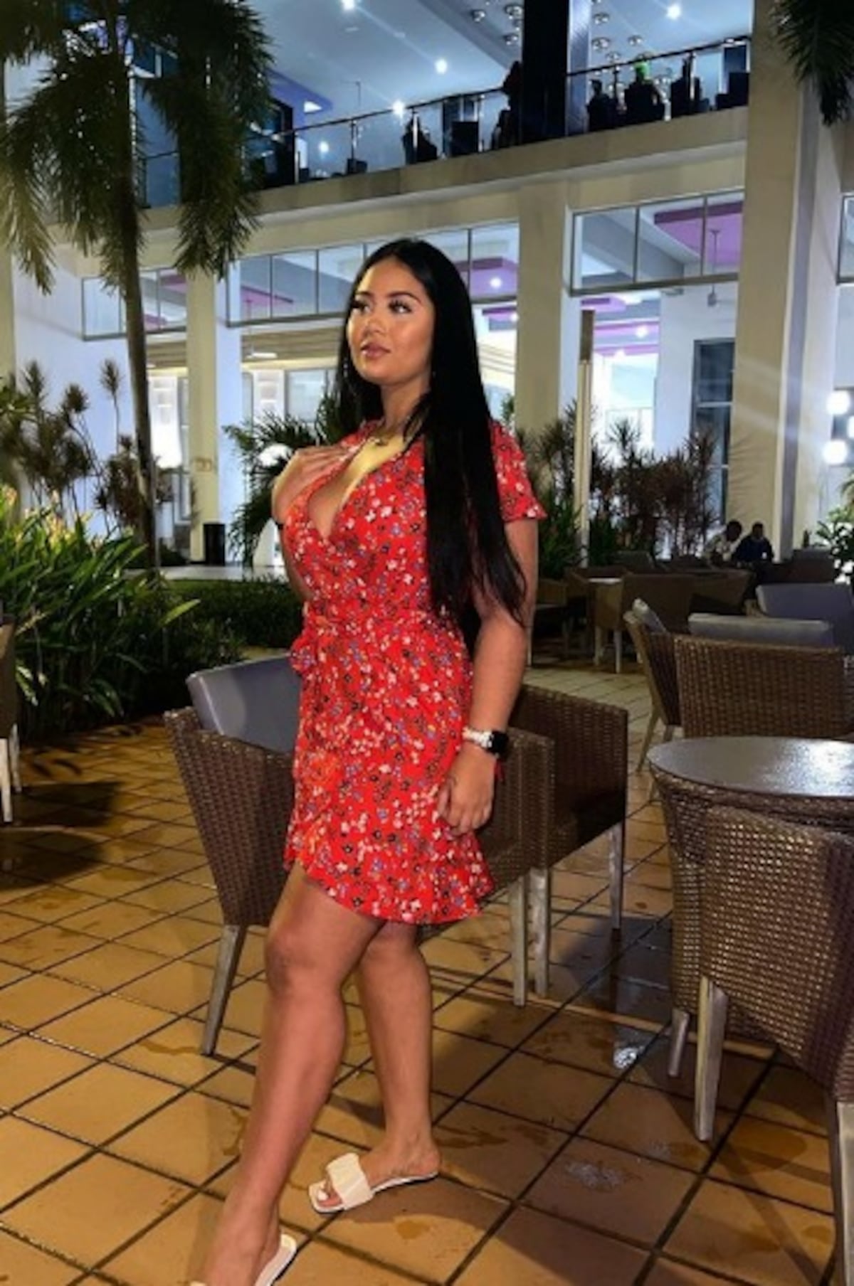 Tatiana Vélez aparece quitándose la ropa en video del intérprete de ‘Por ley’