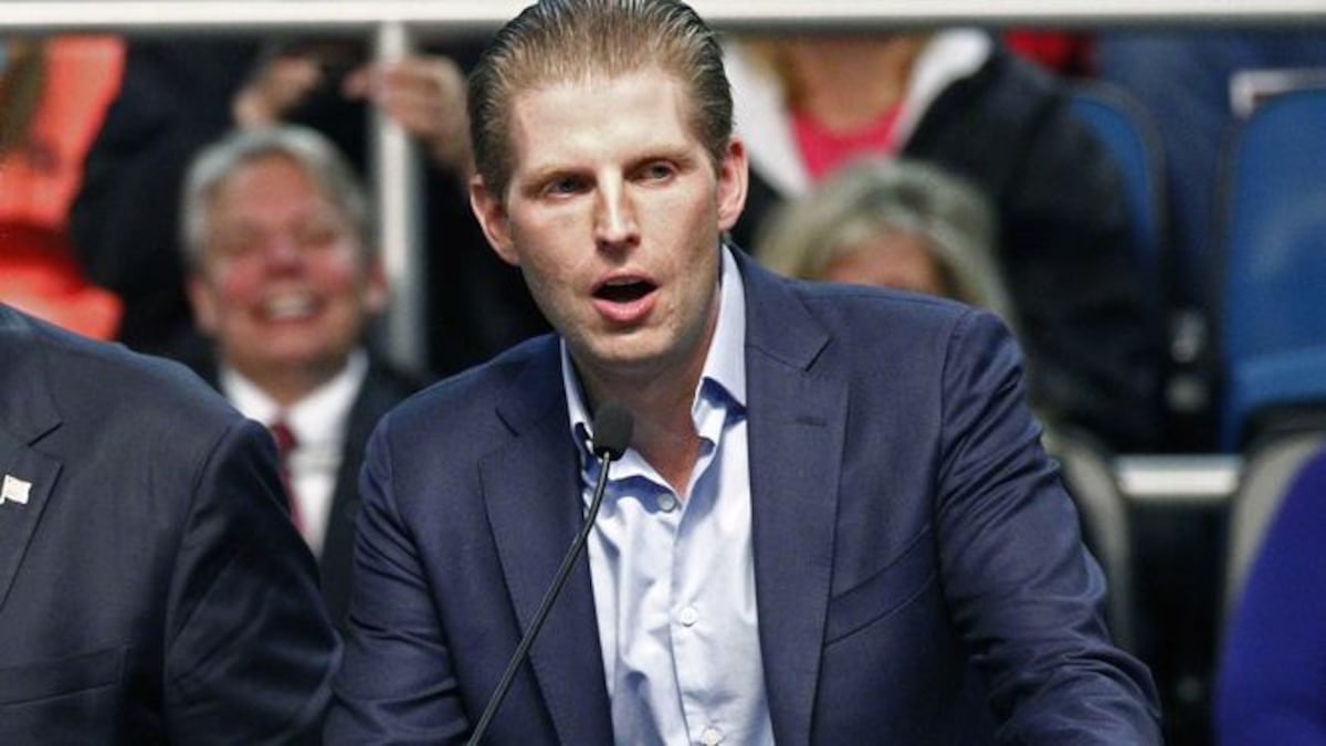 Hijo de Donald Trump arremete contra Harry y Meghan: ‘Manzanas podridas’