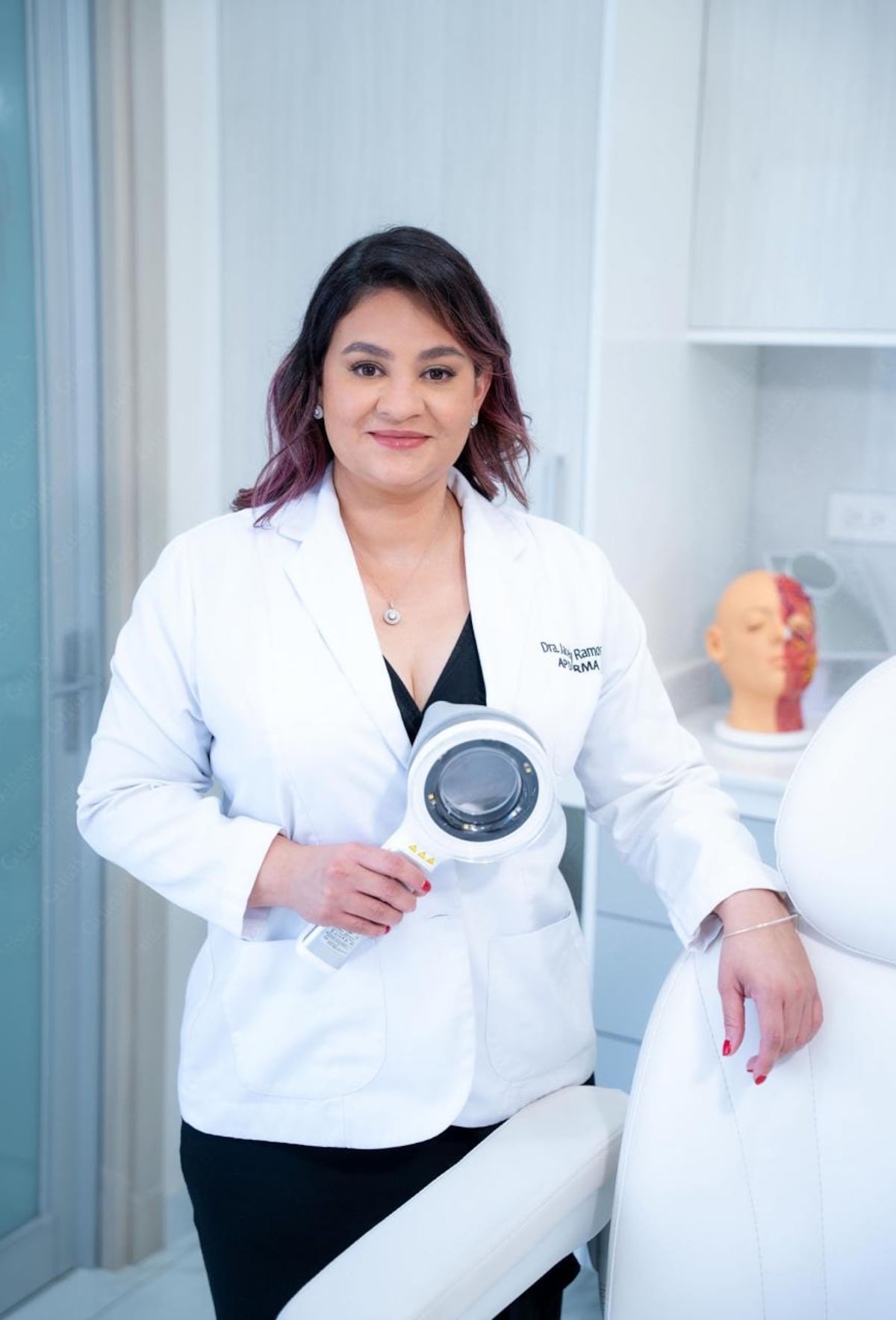 ‘Los piojos no saltan ni vuelan’: dermatóloga explica cómo se contagian en la escuela