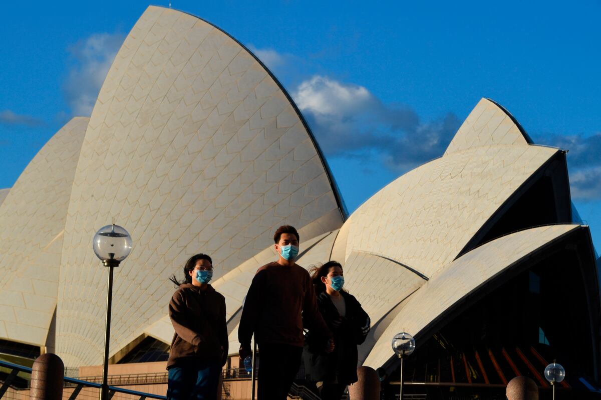 La variante Delta deja récords de contagios en Rusia y provoca el cierre de Sídney