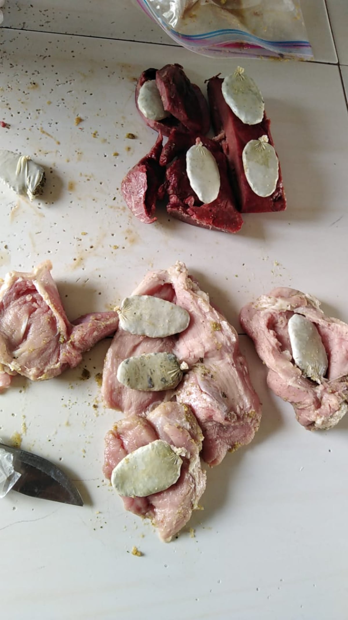 Droga en el tasajo. Sorprende a una mujer y hombre intentando meter sustancias ilícitas en La Joya