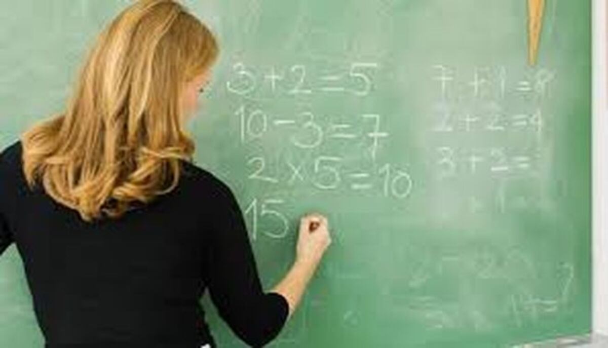 Arrestan a maestra por tener relaciones sexuales con una alumna