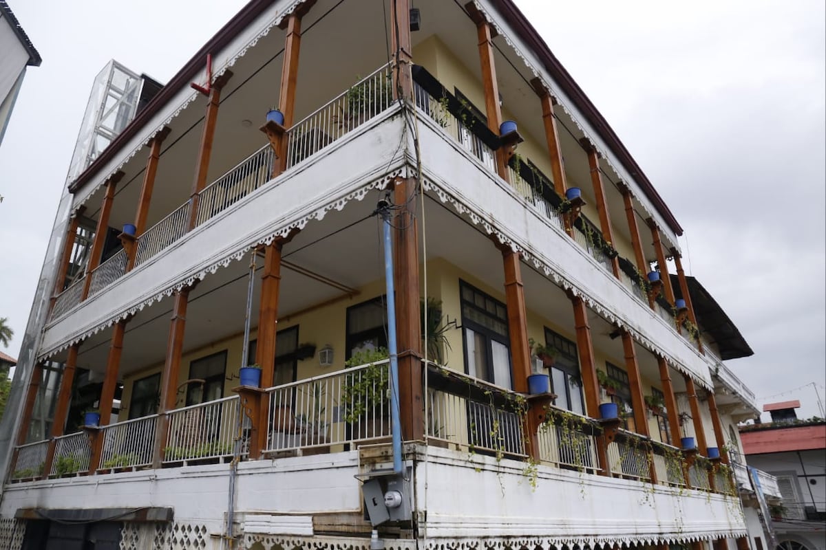 MP inicia investigación por caso de joven que cayó desde un balcón en un restaurante en el Casco Antiguo 