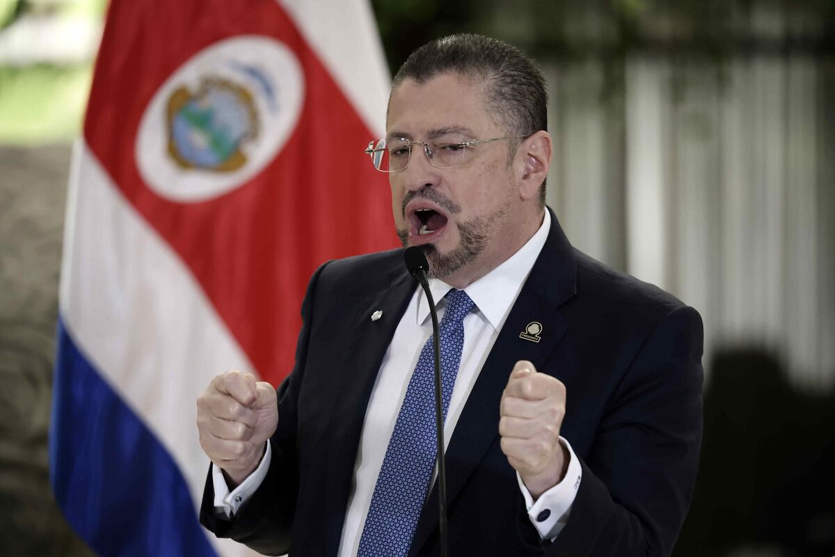 Presidente de Costa Rica se niega a acudir al Congreso