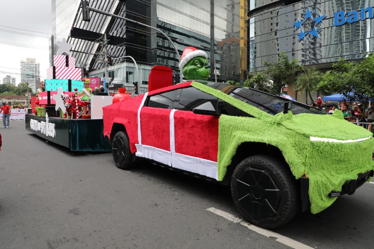 Don Bosco prende la Navidad con desfile lleno de brillo y música