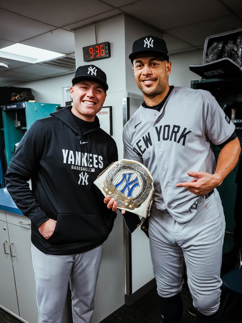 Stanton castiga y los Yankees silencian el Fenway Park