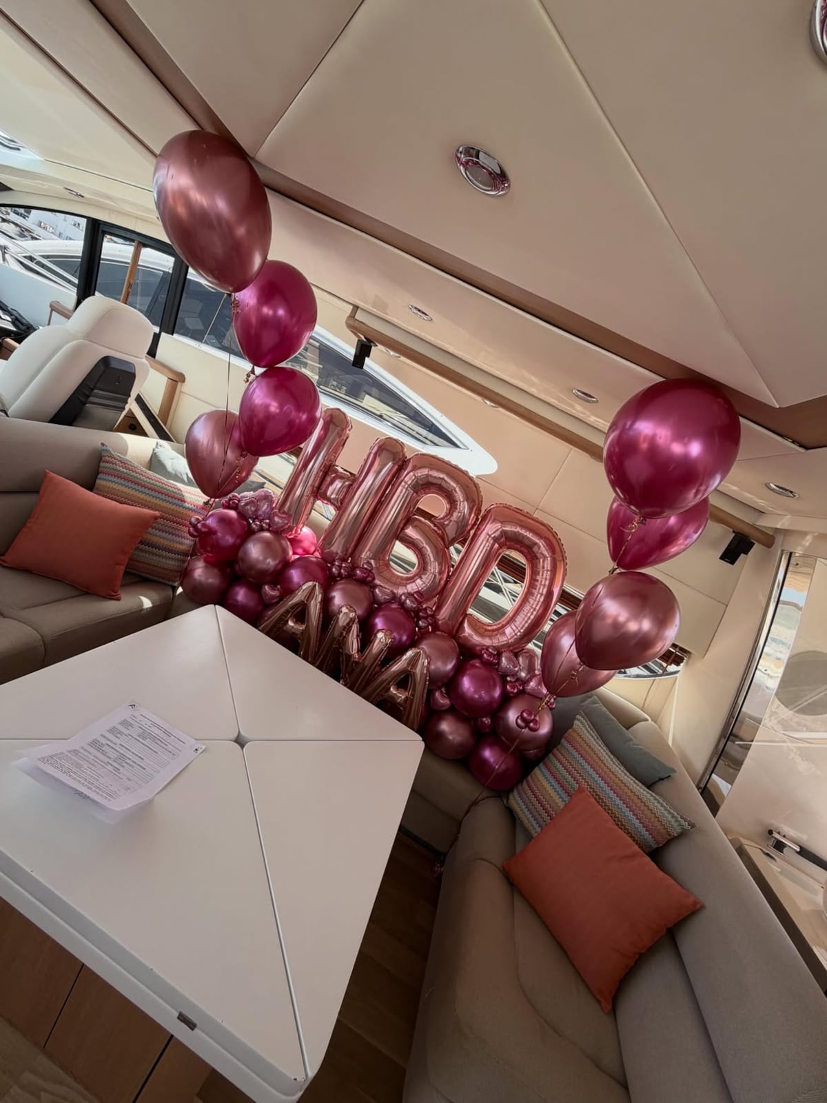 ¿'El Peluche’ más enamorado que nunca? Así celebró Sech el cumpleaños de la que sería su novia en Ibiza +FOTOS