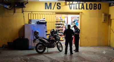 ¡A plomo limpio! Asesinan a Bruce mientras compraba en un minisúper en Altos de Villalobos, Pedregal