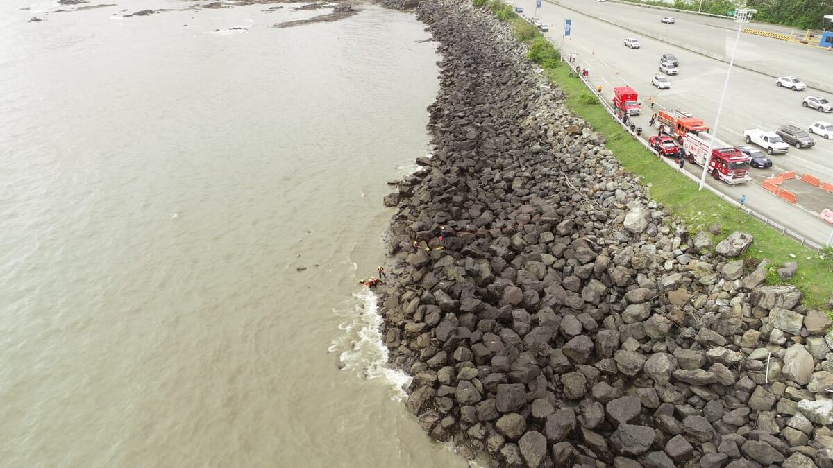 Hallan mujer flotando en el Corredor Sur. Video