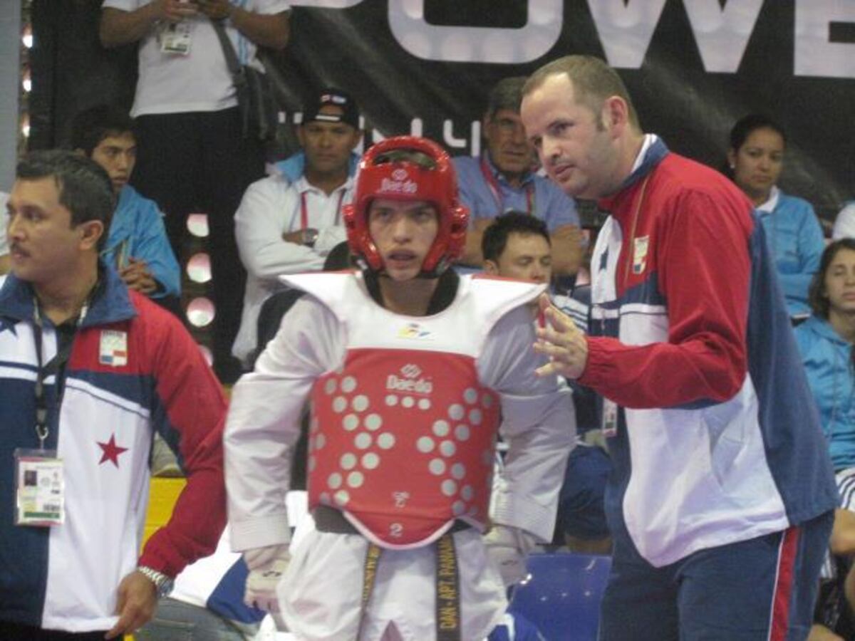 Entrenadores y profesionales de la educación física son capacitados por el COP 