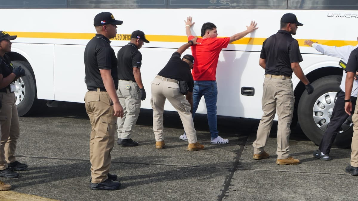 Panamá saca del país a 108 colombianos en un solo vuelo