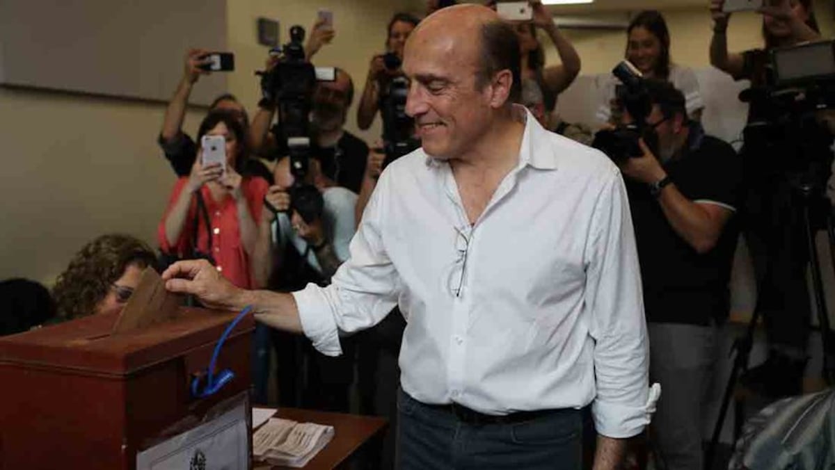Oficialista Martínez supera a Lacalle Pou: presidenciales en Uruguay se definirán en segunda vuelta