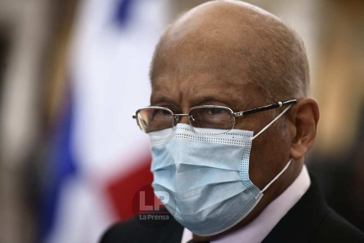 Ministro Alexander asegura que hay proyectos en marcha que agilizarán la economía