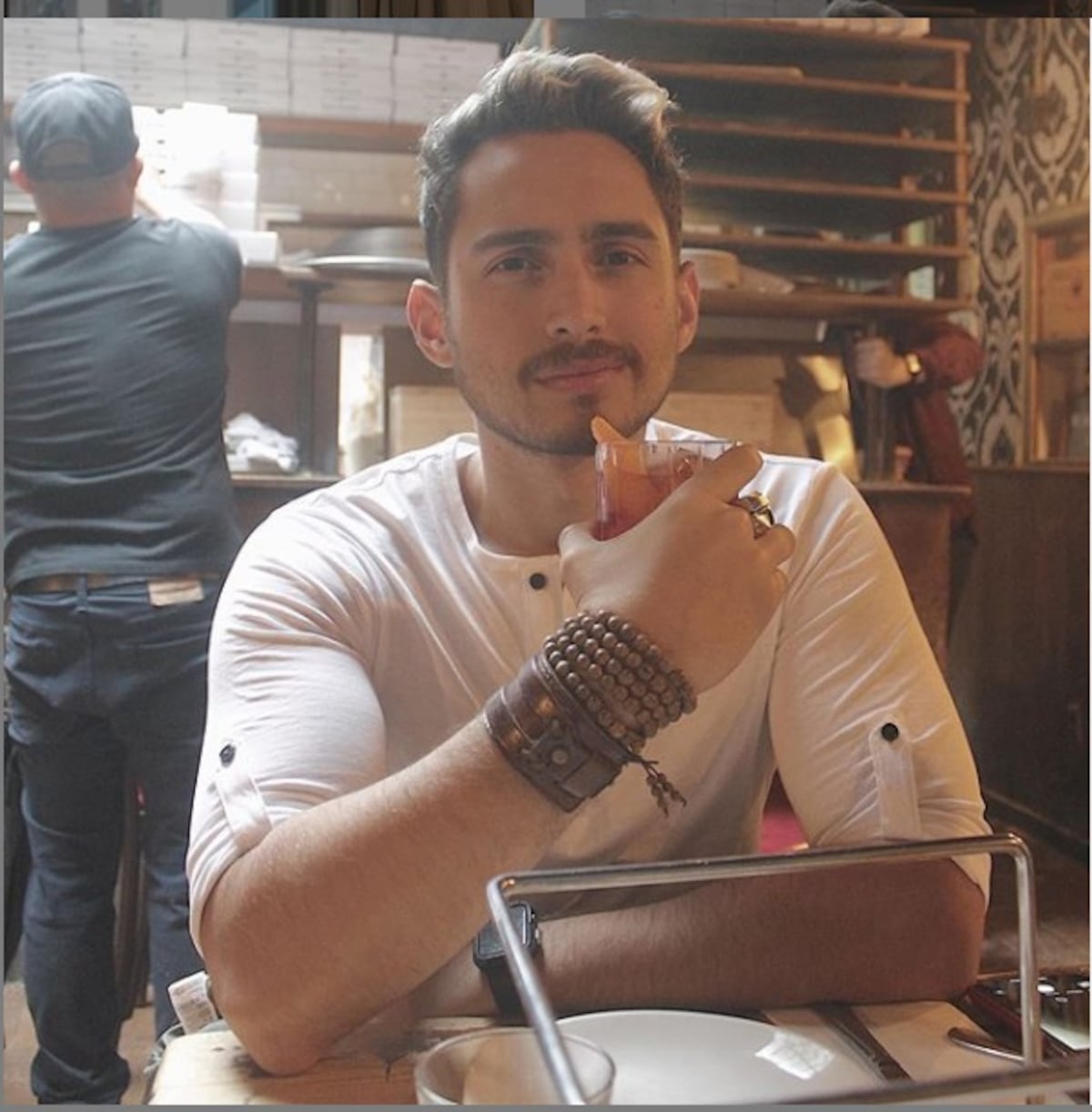 Usurpan identidad de presentador de TV Diego De Obaldía. Vean cómo luce el impostor