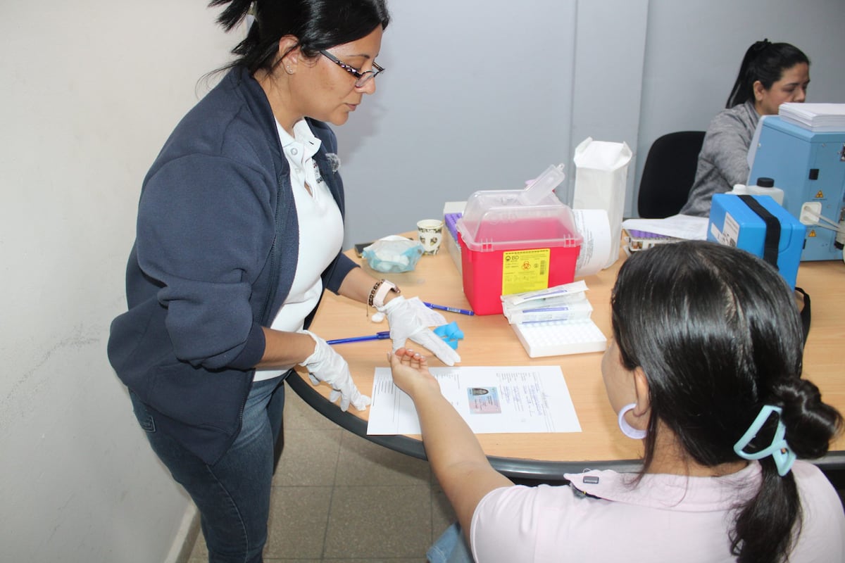 Estudiantes y docentes de la UTP donan sangre para pacientes en Chiriquí