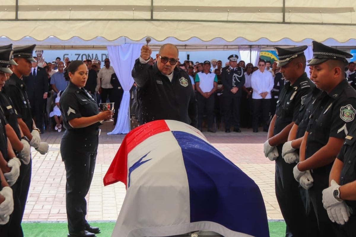 Con décimas emotivas, despiden al sargento Albis Espinoza en Herrera