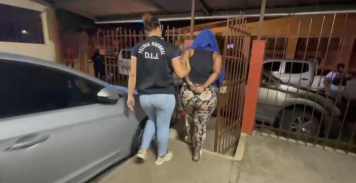 ¡Se acabó la fuga! Mujer condenada por drogas y robo atrapada en Juan Díaz