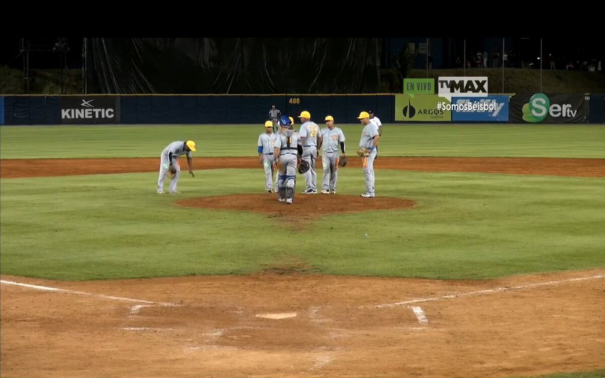 ¡QUÉ SUSTO! Jugador de Herrera se desploma en partido con Bocas del Toro