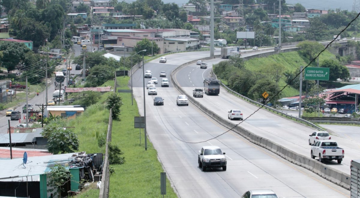 Terror en chiva de Caimitillo: siete delincuentes armados se hicieron pasar por pasajeros, desviaron al conductor hacia el corredor Norte, asaltaron y golpearon a los usuarios