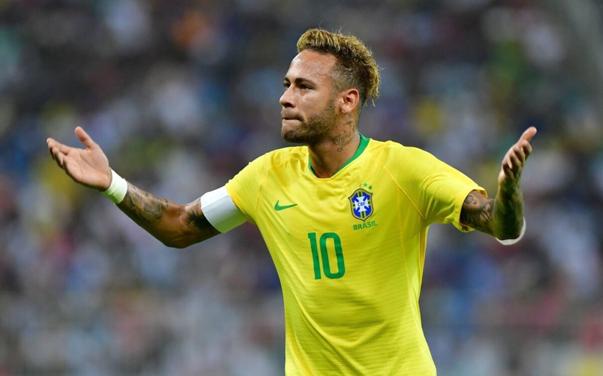 Neymar y Miranda se encargan de la Argentina huérfana de Messi